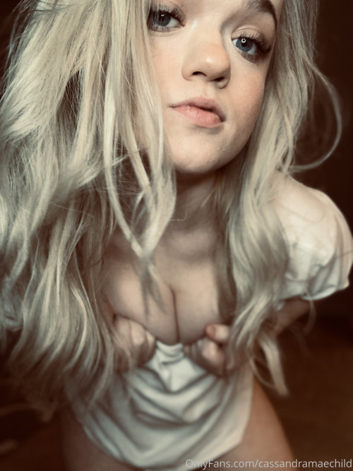 cassandramaechild-Cassandra-Mae-Davis_2316x3088_454fc550691f98dc235afc660c7a381b841d15e96cb2c031.jpg