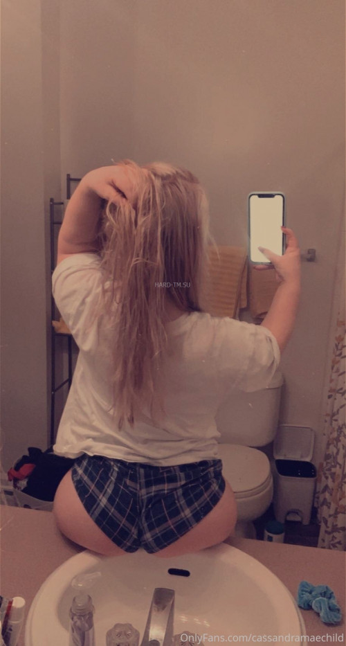 cassandramaechild-Cassandra-Mae-Davis_914x1706_4760162655d567012f07c2047236bd26.jpg