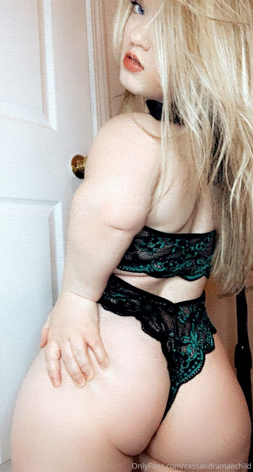 cassandramaechild-Cassandra-Mae-Davis_914x1706_972ecd00d6e3d0df9cf816353d882c18.jpg