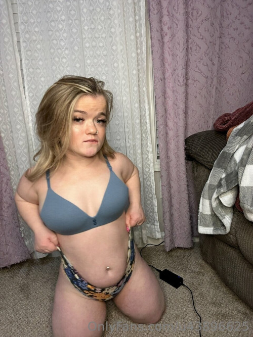 cassandramaechild-Cassandra-Mae-Davis_CMC_960x1280_31e66ab281d145e1ec88ec2ff11f26ac-kdxo33jR.jpg