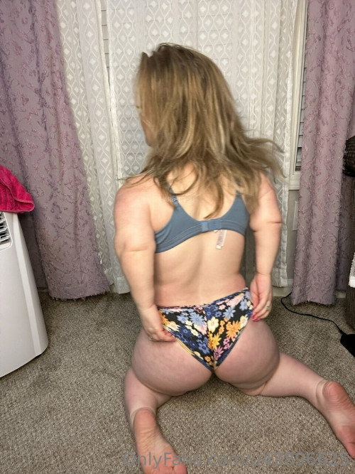 cassandramaechild-Cassandra-Mae-Davis_CMC_960x1280_37b024a361e838e1f4d271e2522b4fa2-ynOQrpEk.jpg