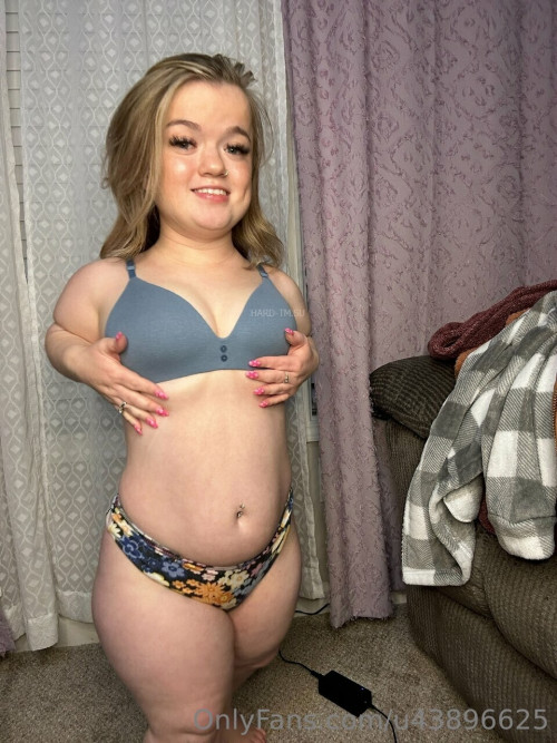 cassandramaechild-Cassandra-Mae-Davis_CMC_960x1280_c3eaeb58a9b81fcfe8e3cbfd3d0745f8-a3P3pUif.jpg