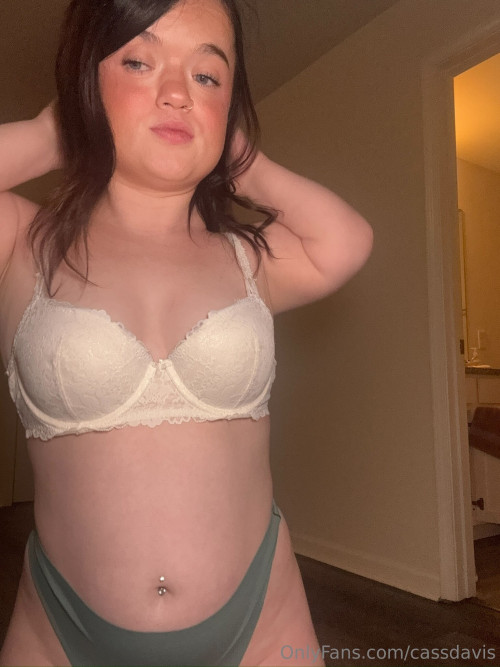 cassandramaechild-Cassandra-Mae-Davis_Cassandra_1536x2048_5f8977303b01298c23728be034a959be-CN7a4agR.jpg