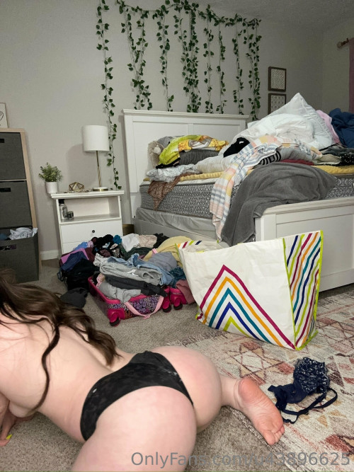 cassandramaechild-Cassandra-Mae-Davis_Cassandra_1537x2049_171bed4a36d35d135ef44919d808d3a5-pjZxUikN.jpg