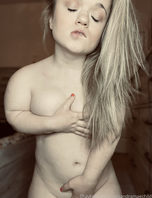 cassandramaechild-Cassandra-Mae-Davis_cassandra-6.jpg